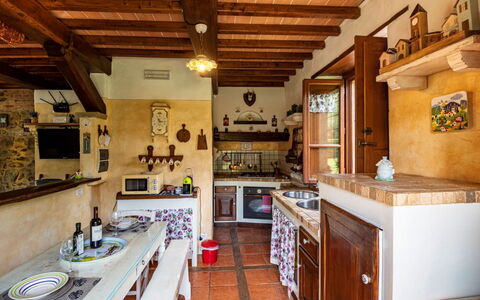 La Casa di Pino: Meubilair, Hout, Interieur Ontwerp, Keuken, Flooring, Huis, Huis, Kamer, Countertop, Plafond