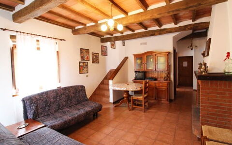 Casale Aiola: Eigendom, Kamer, Gebouw, Huis, Onroerend Goed, Plafond, Meubilair, Zolder, Interieur Ontwerp, Verdieping