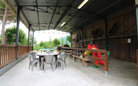 Casale Aiola: Tafel, Meubilair, Fabriek, Hout, Boom, Schaduw, Verdieping, Buitenmeubels, Onroerend Goed, Vrije Tijd