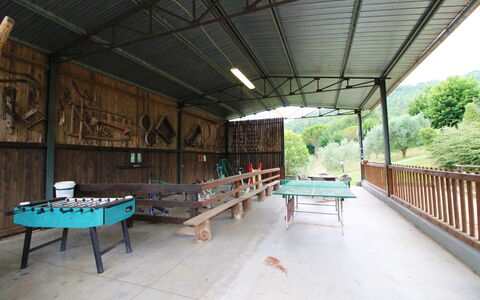 Casale Aiola: Fabriek, Tafel, Hout, Boom, Schaduw, Huis, Vrije Tijd, Buitenmeubels, Veranda, Landschap