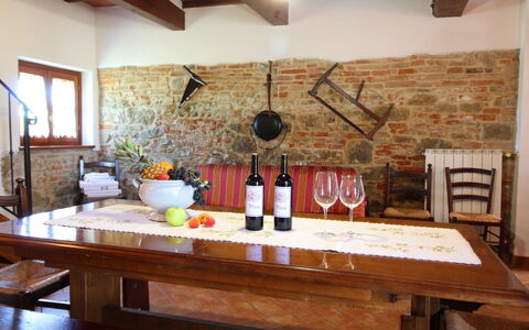 Il Viaggiolo: Kamer, Eigendom, Eetkamer, Tafel, Interieur Ontwerp, Meubilair, Huis, Gebouw, Hout, Verdieping