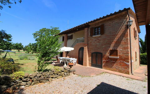 Il Viaggiolo: Fabriek, Lucht, Gebouw, Venster, Boom, Huis, Land Lot, Verblijf, Schaduw, Landelijk Gebied