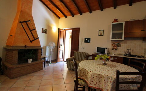 Il Viaggiolo: Kamer, Eigendom, Gebouw, Meubilair, Interieur Ontwerp, Huis, Onroerend Goed, Verdieping, Plafond, Straal