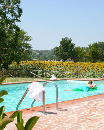 Il Viaggiolo: Zwembad, Vrije Tijd, Buitenmeubels, Recreatie, Tuin, Toevlucht, Vakantie, Schaduw, Landscaping, Eco Hotel