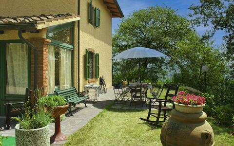 La Rogaia: Paraplu, Meubilair, Buitenmeubels, Schaduw, Stoel, Buitentafel, Bloempot, Zwembad, Ontwerp, Kamerplant