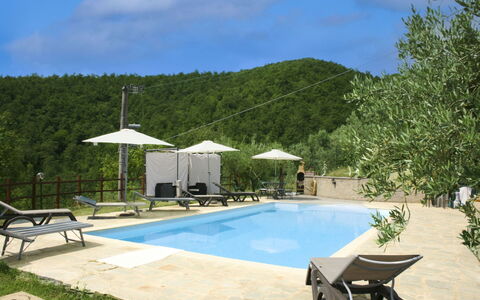 La Rogaia: Paraplu, Meubilair, Buitenmeubels, Schaduw, Stoel, Buitentafel, Bloempot, Zwembad, Ontwerp, Kamerplant