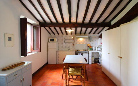 Olivo: Eigendom, Meubilair, Cabinetry, Tafel, Venster, Hout, Stoel, Keuken, Interieur Ontwerp, Lade