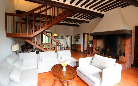 Olivo: Eigendom, Meubilair, Bankstel, Gebouw, Comfort, Hout, Architectuur, Interieur Ontwerp, Woonkamer, Tafel