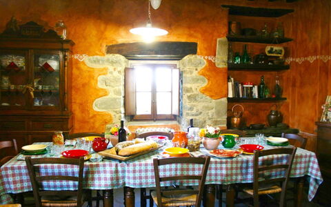 Torre di Vignale: Kamer, Meubilair, Eetkamer, Eigendom, Tafel, Gebouw, Interieur Ontwerp, Huis, Keuken En Eettafel, Huis