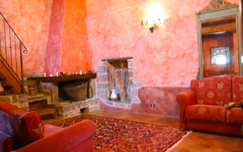 Torre di Vignale: Kamer, Eigendom, Meubilair, Woonkamer, Interieur Ontwerp, Gebouw, Muur, Verdieping, Huis, Onroerend Goed