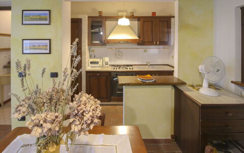 Villino Alba: Meubilair, Interieur Ontwerp, Countertop, Hout, Flooring, Keuken, Toestel Van De Keuken, Plafond, Kamer, Verlichting