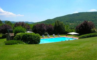 Casale Lorenzo: Water, Fabriek, Eigendom, Lucht, Wolk, Zwembad, Natuurlijk Landschap, Plantkunde, Boom, Land Lot