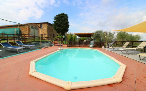 Casa Bella: Water, Wolk, Lucht, Eigendom, Gebouw, Zwembad, Fabriek, Azure, Boom, Hout