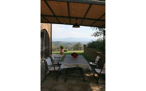 Podere della Crocchia: Lucht, Fabriek, Gebouw, Tafel, Stoel, Veranda, Venster, Schaduw, Bloempot, Boom