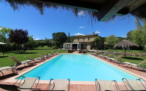 La Quiete: Water, Fabriek, Lucht, Eigendom, Zwembad, Azure, Schaduw, Boom, Vrije Tijd, Samengesteld Materiaal