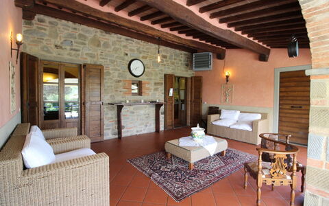 La Quiete: Eigendom, Meubilair, Tafel, Gebouw, Hout, Interieur Ontwerp, Woonkamer, Stoel, Architectuur, Verdieping