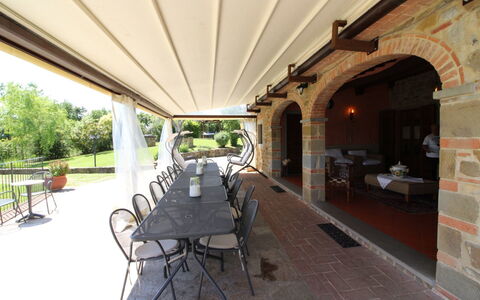 La Quiete: Meubilair, Fabriek, Stoel, Gebouw, Veranda, Venster, Interieur Ontwerp, Schaduw, Hout, Boom