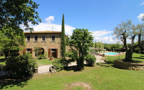 La Quiete: Wolk, Fabriek, Lucht, Boom, Land Lot, Natuurlijk Landschap, Gras, Landschap, Gebouw, Vrije Tijd