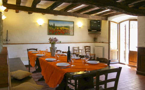 Borgo Antico: Meubilair, Tafel, Interieur Ontwerp, Plafond, Eetkamer, Keuken En Eettafel, Stoel, Verlichting, Tafelkleed, Kamer