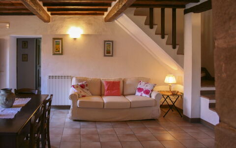 Borgo Antico: Meubilair, Interieur Ontwerp, Flooring, Muur, Verdieping, Hout, Kamer, Plafond, Bankstel, Woonkamer