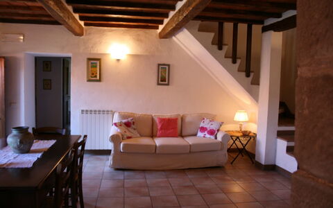 Borgo Antico: Kamer, Eigendom, Gebouw, Meubilair, Interieur Ontwerp, Huis, Suite, Zolder, Woonkamer, Verdieping