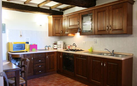 Borgo Antico: Countertop, Cabinetry, Meubilair, Kamer, Keuken, Eigendom, Gebouw, Interieur Ontwerp, Plafond, Huis