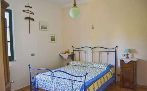 Villa Cantagallo: Slaapkamer, Kamer, Bed, Meubilair, Eigendom, Laken, Bed Frame, Product, Verdieping, Bedding