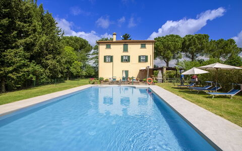 Villa Cantagallo: Zwembad, Landgoed, Tuin, Vrije Tijd, Buitenmeubels, Hacienda, Gazon, Villa, Werf, Landscaping