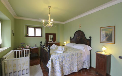 Agriturismo Arcobaleno: Meubilair, Muur, Interieur Ontwerp, Slaapkamer, Bed, Plafond, Kamer, Laken, Bedding, Bed Frame