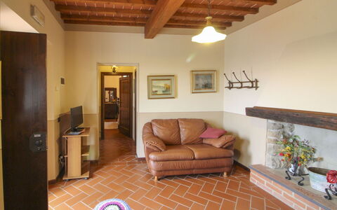Agriturismo Arcobaleno: Meubilair, Interieur Ontwerp, Flooring, Muur, Verdieping, Hout, Plafond, Kamer, Verlichting, Woonkamer