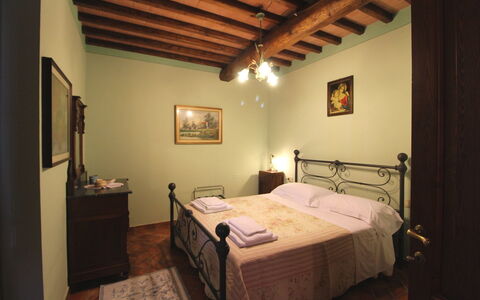 Agriturismo Ca di Vestro: Slaapkamer, Bed, Kamer, Eigendom, Meubilair, Laken, Bed Frame, Gebouw, Plafond, Interieur Ontwerp