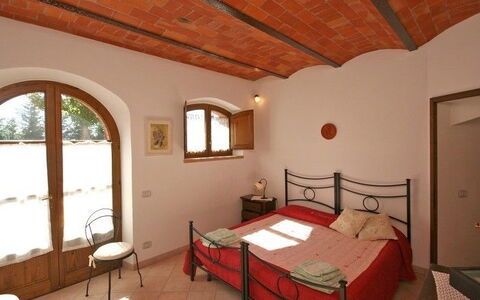 Pienza: Kamer, Slaapkamer, Eigendom, Bed, Gebouw, Meubilair, Plafond, Interieur Ontwerp, Huis, Laken