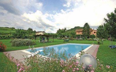 Il Casolare: large lawn (5.000 sqm) with swimming pool. mt. 6x12