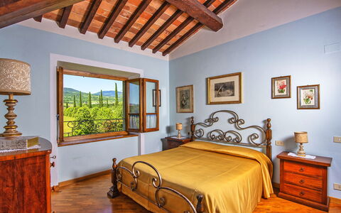 Podere Sant'angelo: Slaapkamer, Kamer, Meubilair, Eigendom, Bed, Plafond, Bed Frame, Laken, Interieur Ontwerp, Gebouw