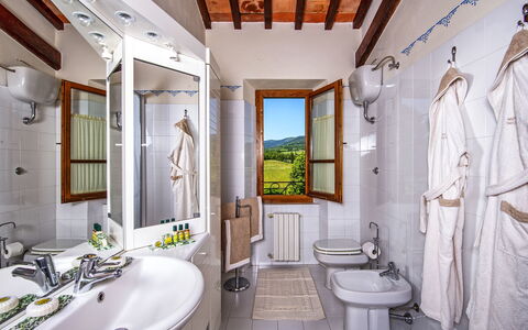 Podere Sant'angelo: Eigendom, Badkamer, Kamer, Gebouw, Interieur Ontwerp, Onroerend Goed, Huis, Landgoed, Architectuur, Huis