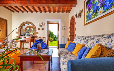 Podere Sant'angelo: Kamer, Eigendom, Gebouw, Interieur Ontwerp, Onroerend Goed, Majorelle Blue, Meubilair, Huis, Woonkamer, Landgoed