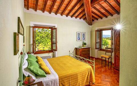 Podere Sant'angelo: Slaapkamer, Kamer, Eigendom, Meubilair, Bed, Gebouw, Huis, Interieur Ontwerp, Laken, Plafond