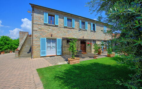 Villa Giare: Eigendom, Huis, Gebouw, Huis, Onroerend Goed, Architectuur, Woongebied, Landgoed, Facade, Verblijf