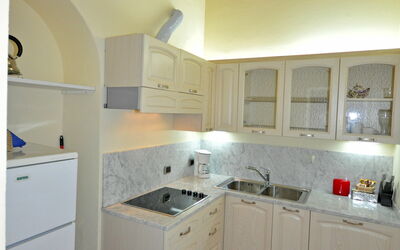 Dante 6: Eigendom, Kamer, Keuken, Meubilair, Cabinetry, Gebouw, Countertop, Huis, Verdieping, Plafond