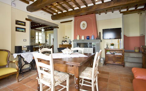 Nel Guasto: Eigendom, Gebouw, Kamer, Meubilair, Interieur Ontwerp, Huis, Tafel, Onroerend Goed, Huis, Eetkamer