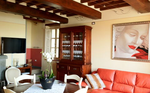 Nel Guasto: Woonkamer, Kamer, Interieur Ontwerp, Eigendom, Meubilair, Gebouw, Plafond, Huis, Huis, Muur