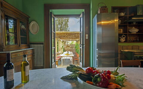 Villa Pedone: Eigendom, Voedsel, Gebouw, Hout, Interieur Ontwerp, Tableware, Venster, Keuken, Cabinetry, Onroerend Goed