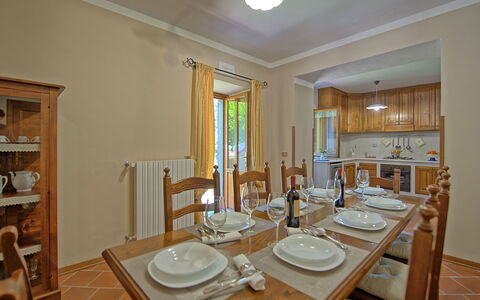 Villa Crispinino: Kamer, Eigendom, Eetkamer, Meubilair, Interieur Ontwerp, Gebouw, Onroerend Goed, Tafel, Huis, Plafond