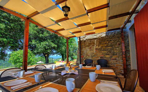 Villa Crispinino: Eigendom, Gebouw, Kamer, Interieur Ontwerp, Onroerend Goed, Veranda, Huis, Boom, Patio, Tafel