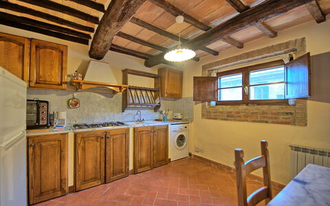 Cerretalta: Countertop, Kamer, Eigendom, Gebouw, Meubilair, Keuken, Cabinetry, Plafond, Straal, Interieur Ontwerp