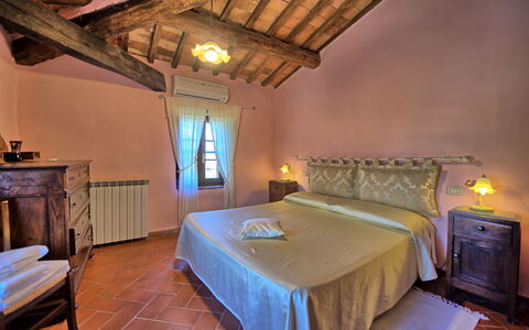 Cerretalta: Slaapkamer, Bed, Kamer, Meubilair, Eigendom, Laken, Gebouw, Bed Frame, Interieur Ontwerp, Plafond