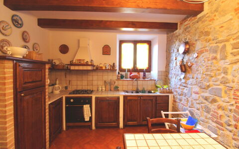 Casa Rosada: Eigendom, Kamer, Countertop, Gebouw, Meubilair, Keuken, Cabinetry, Huis, Verdieping, Interieur Ontwerp