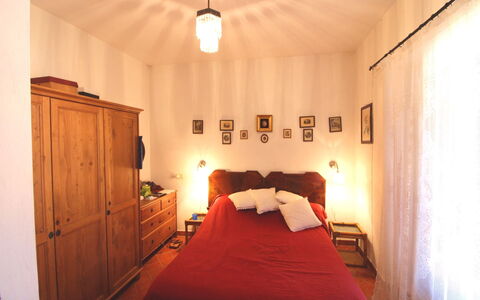 Casa Rosada: Slaapkamer, Bed, Kamer, Meubilair, Eigendom, Laken, Interieur Ontwerp, Bed Frame, Gebouw, Bedding