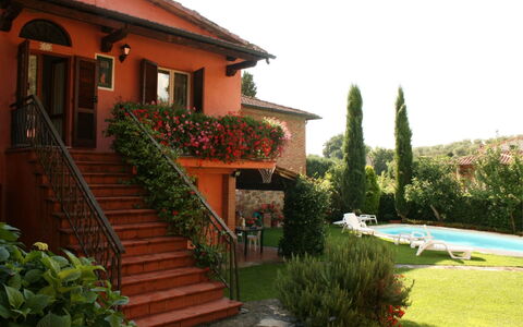 Casa Rosada: Fabriek, Gebouw, Venster, Lucht, Trap, Huis, Boom, Buurt, Water, Verblijf