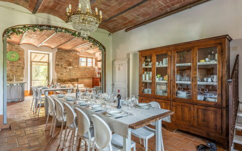 Villa Castiglione: Meubilair, Interieur Ontwerp, Tafel, Stoel, Keuken En Eettafel, Flooring, Eetkamer, Plafond, Kamer, Restaurant